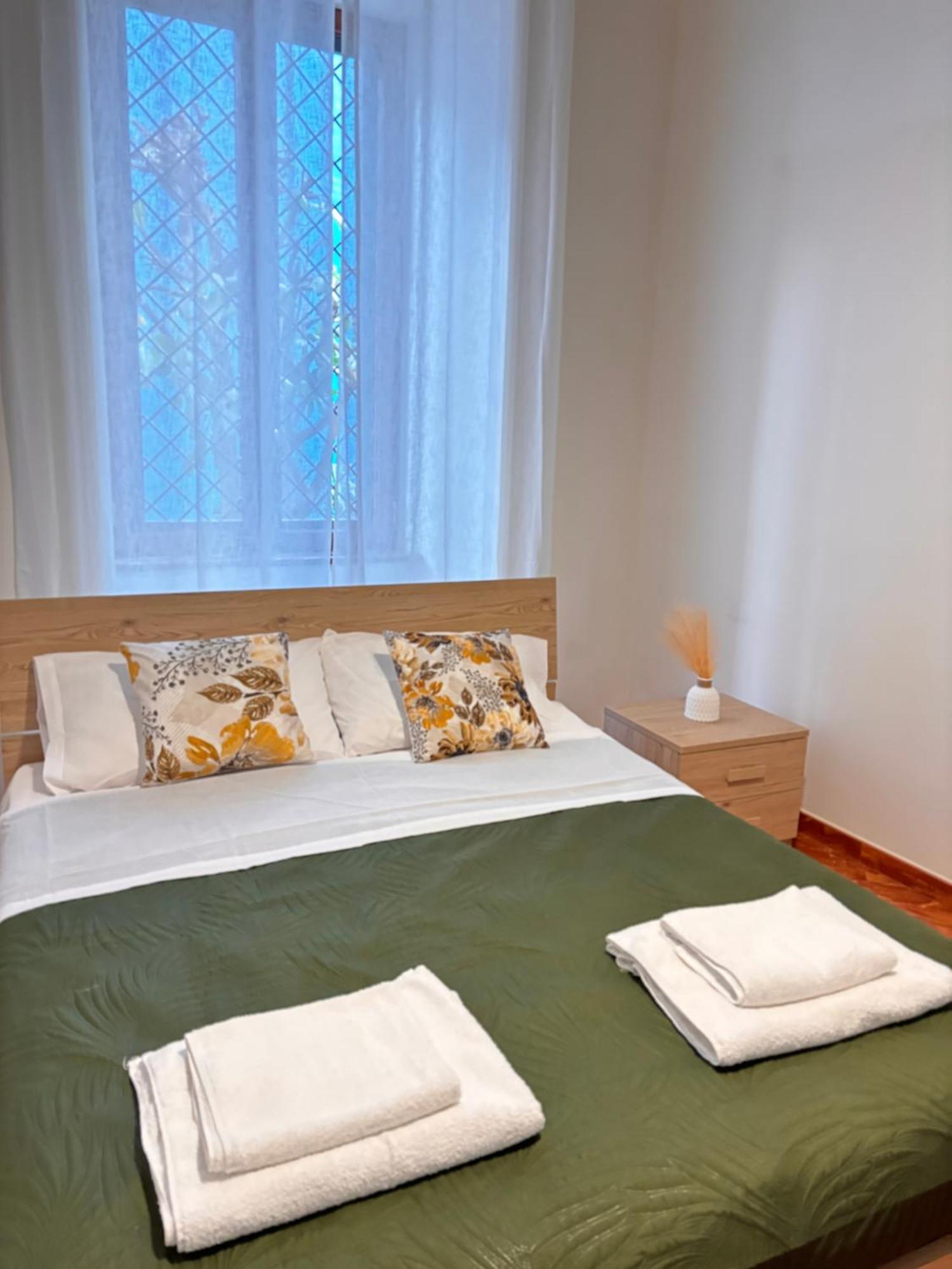 La Tela Di Elena Hotel Napoli Bagian luar foto