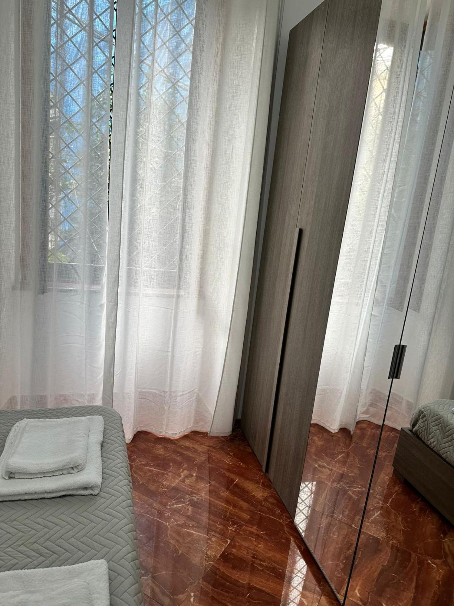 La Tela Di Elena Hotel Napoli Bagian luar foto